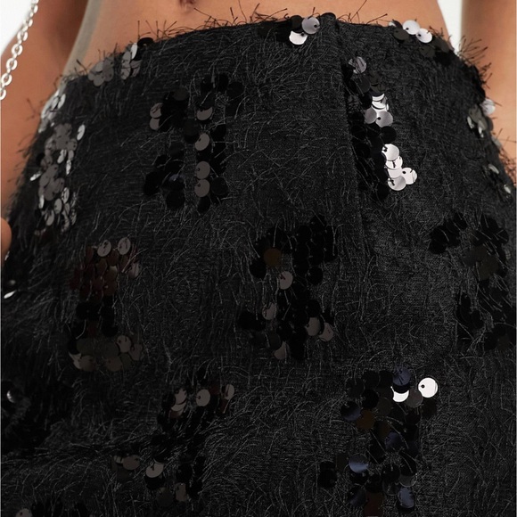 ASOS DESIGN Fluffy sequin mini skirt - Picture 4 of 4